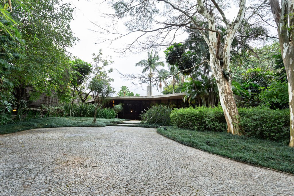 Casa a venda com projeto de Oscar Niemeyer